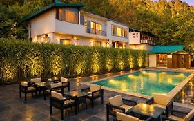Maati Resort By The Lake Hill